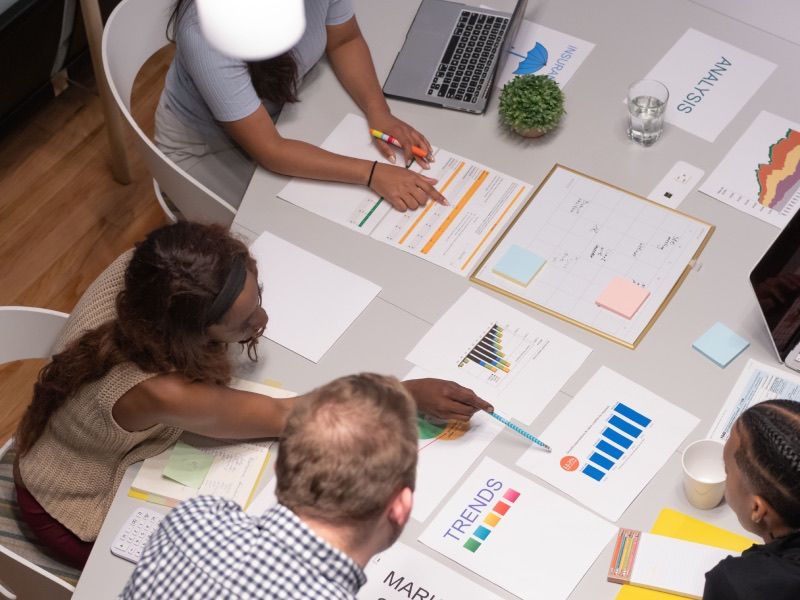 Outsourcing marketingu czy wlasny dzial – co wybrać i kiedy?
